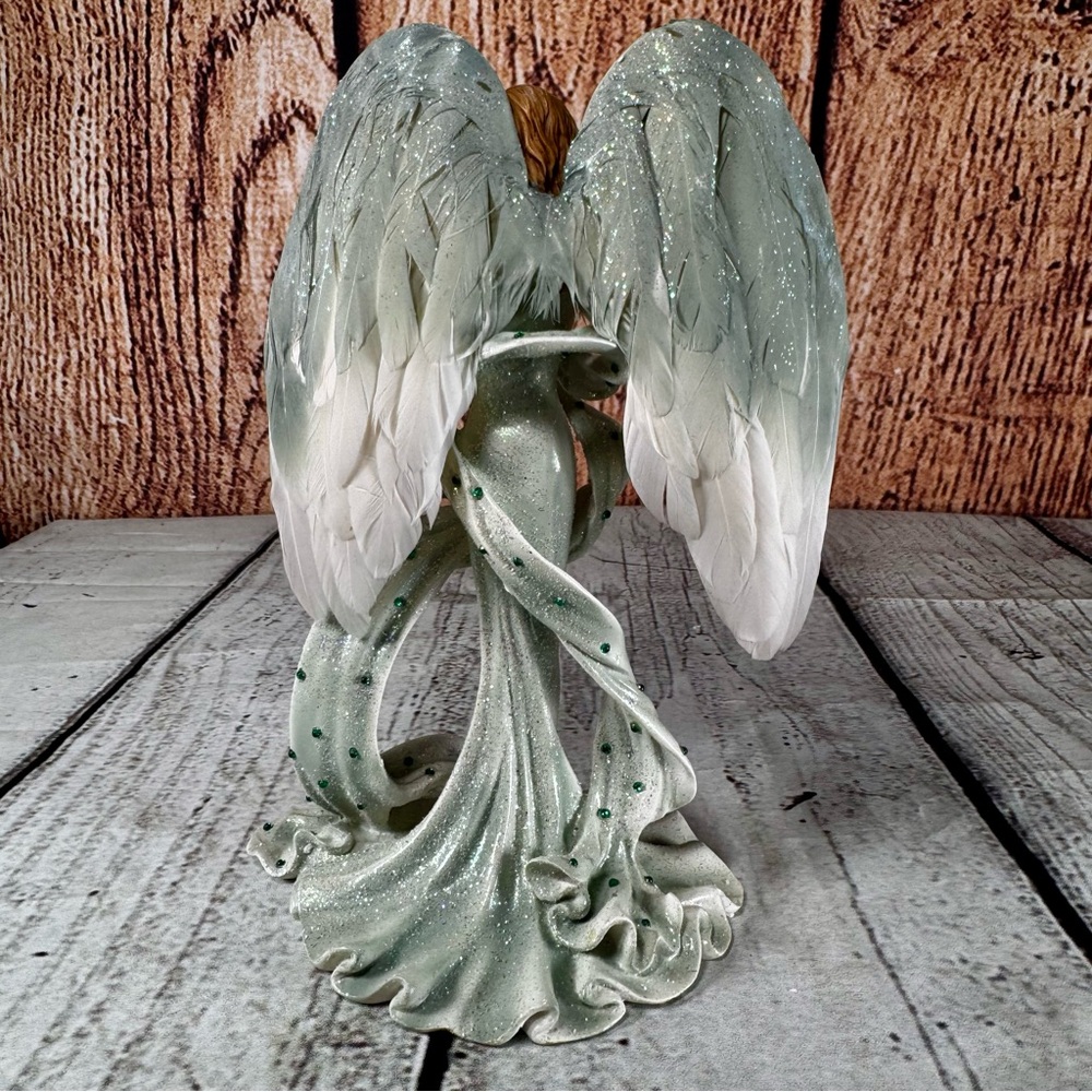 Hamilton Collection Divine Touch of Tranquility Angel Figurine COA Never Display - Picture 3 of 11